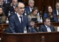 Qeveria serbe i mbijeton votëbesimit, opozitarët akuza për korrupsion