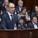 Qeveria serbe i mbijeton votëbesimit, opozitarët akuza për korrupsion
