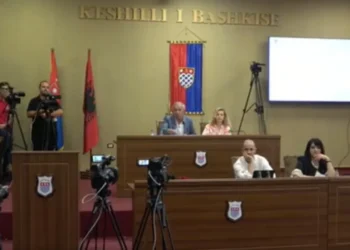 Tragjedia me tre viktima në Postribë, nis me një minutë heshtje mbledhja e Këshillit Bashkiak në Shkodër