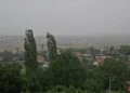 Moti i keq ‘godet’ Kukësin, rrëshqitje dherash në Tropojë, bllokohen segmente rrugore