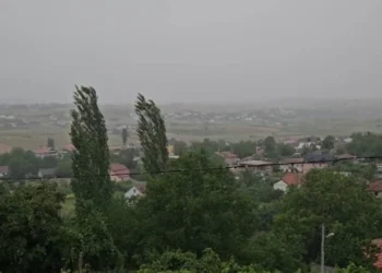 Moti i keq ‘godet’ qarkun e Kukësit! Rrëshqitje dherash në Tropojë, bllokohen segmente rrugore