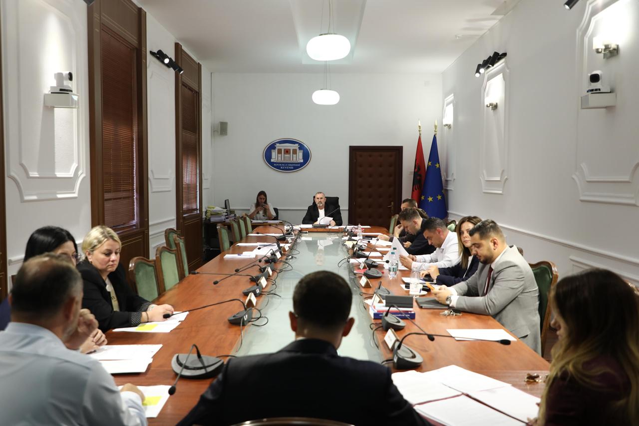 Përafrimi me standardet e BE  Komisioni i Ligjeve jep dritën jeshile për pesë projektligje