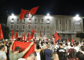 Fjalët dhe numrat e protestave bulevardore