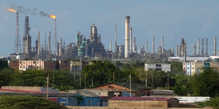 Çfarë dimë për marrëveshjen e Trump që i jep SHBA-së akses në naftën e Venezuelës -