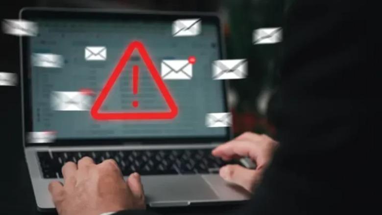 Rikthehen mashtrimet me SMS dhe WhatsApp  Policia paralajmëron  Mos klikoni linqet  rrezikohen llogaritë bankare