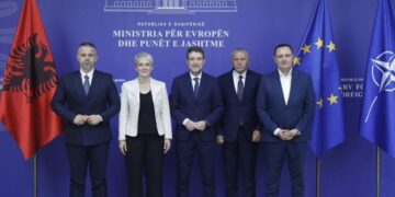 Ministri Hoxha takim me shqiptarët e Luginës së Preshevës, ja çfarë u diskutua në Tiranë