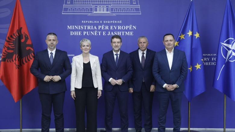 Ministri Hoxha takim me shqiptarët e Luginës së Preshevës  ja çfarë u diskutua në Tiranë