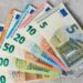 Evropianët po mbajnë gjithnjë e më shumë para cash në shtëpi, frikë nga lufta dhe sulmet kibernetike