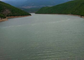 Përplasen dy Jet Ski në liqenin e Kukësit, dy persona dërgohen në spital