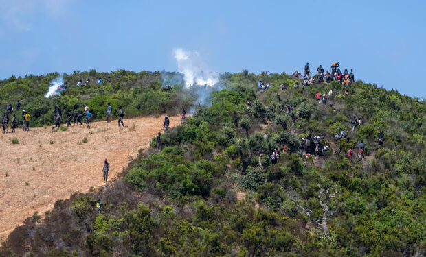 Policia marokene arreston 111 persona ndërsa përpiqeshin të hynin në Ceuta -