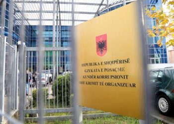 AGSH kundërshton kufizimet e reja të GJKKO-së për gazetarët: Konsultim dhe rishikim i rregullores