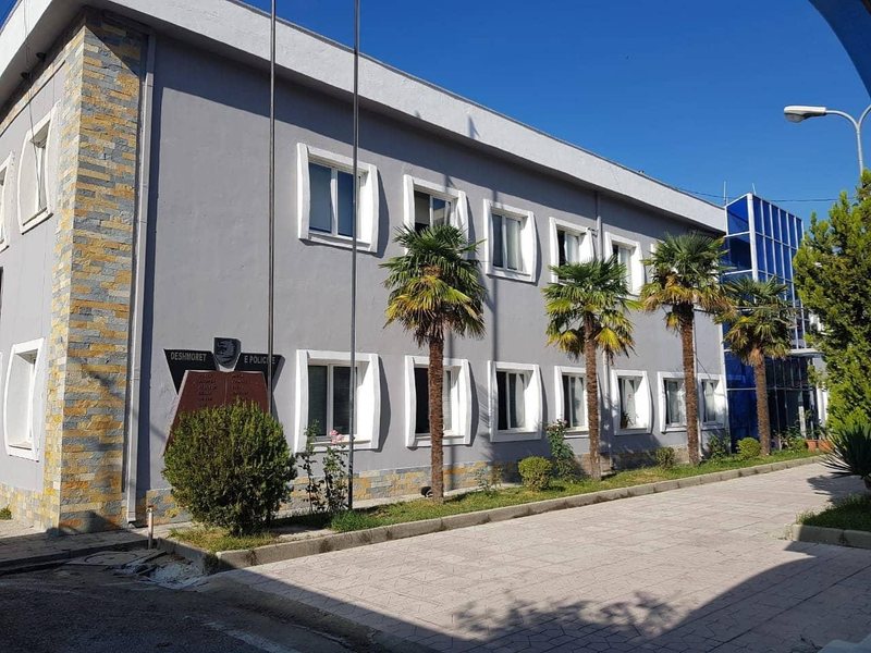 Sherr mes shitësve të biletave në Portin e Vlorës  njëri nxjerr thikën dhe plagos tjetrin