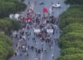 VIDEO / Dita e 65 e protestës, pamjet me dron tregojnë pjesëmarrjen