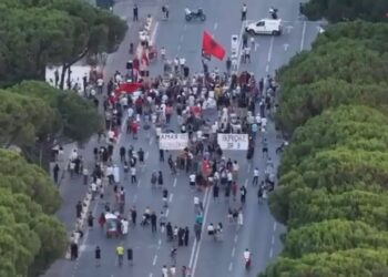 VIDEO / Dita e 65 e protestës, pamjet me dron tregojnë pjesëmarrjen