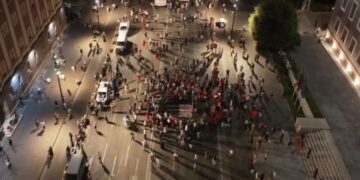 VIDEO / Protesta e 88, pjesëmarrja në pikën më të ulët. Pamjet me dron tregojnë sheshin bosh