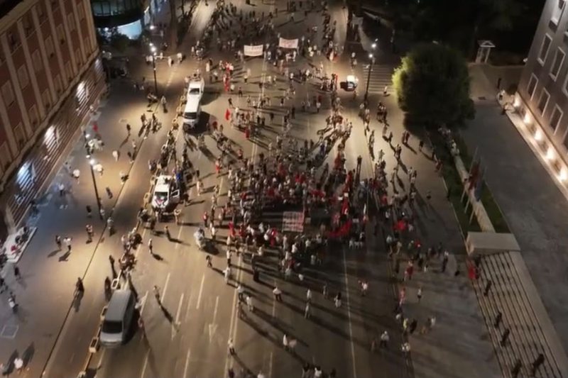 VIDEO   Protesta e 88  pjesëmarrja në pikën më të ulët  Pamjet me dron tregojnë sheshin bosh