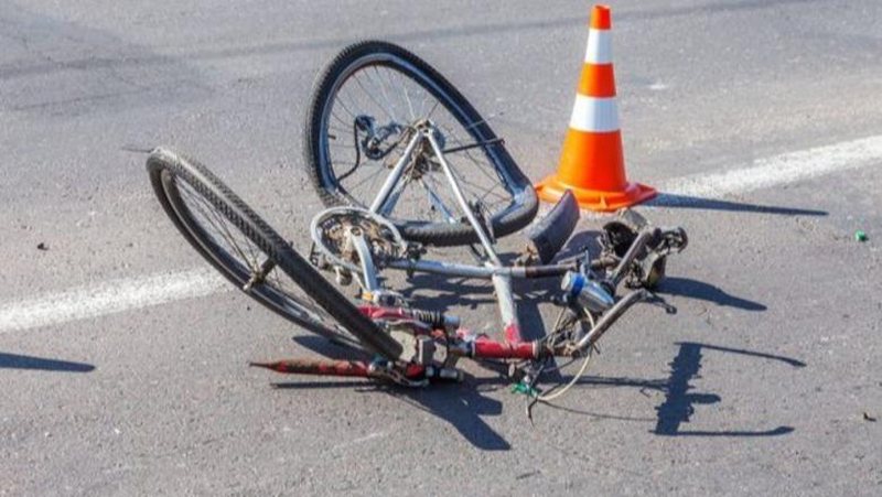 Aksidenti tragjik në Vlorë  78 vjeçari me biçikletë përplaset nga makina  ndërron jetë në spital