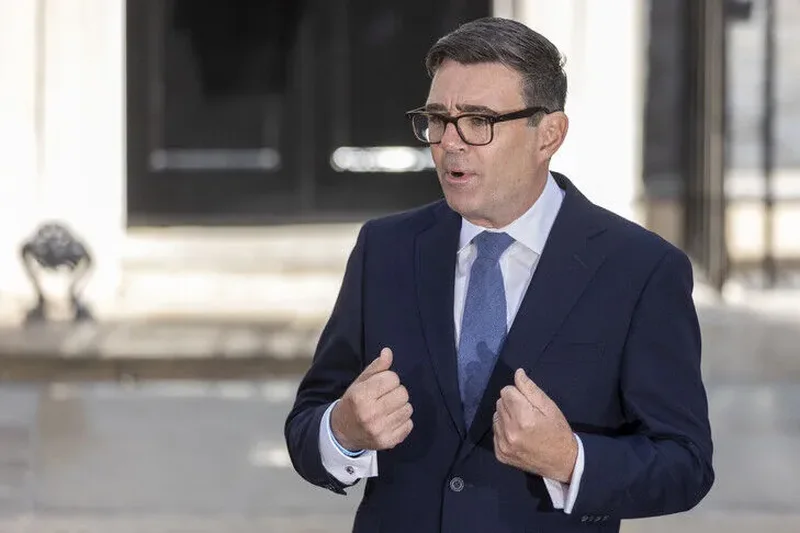 Burnham mbyll derën për bashkimin e Irlandës  kryeministri britanik  Referendumi është jashtë diskutimit