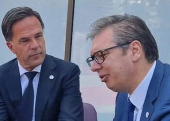 Lufta rikthehet në retorikën e Vuçiç, presidenti serb pret bisedën me kreun e NATO-s për Kosovën