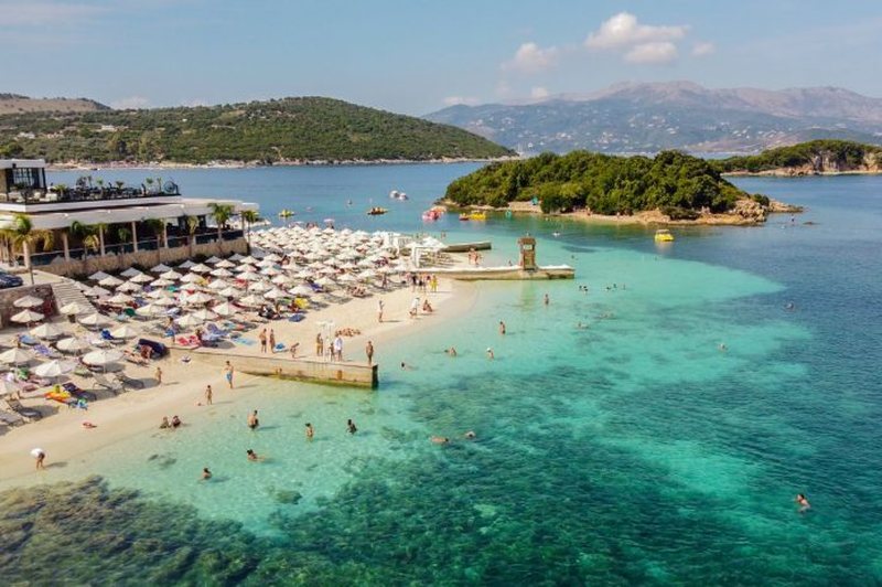 Jo vetëm korriku dhe gushti  media italiane tregon pse Riviera Shqiptare shijohet më shumë jashtë sezonit 