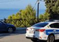 Aksident pranë “Vilës së Zogut” në Durrës, makina del nga rruga dhe përfundon në humnerë
