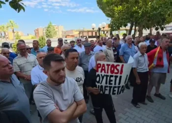 Edhe Patosi në protestë: Nuk duam të bashkohemi me Fierin. Kemi statusin e…