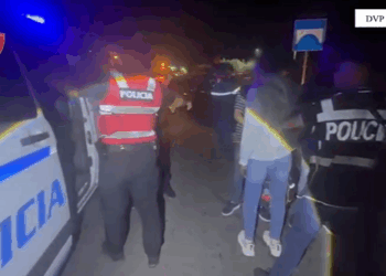 Transportonin 24 emigrantë drejt Europës, arrestohen 3 persona në aksin Librazhd-Elbasan