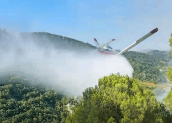 VIDEO / “Avioni i parë zjarrfikës nis aktivitetin”, Rama: Forcë e shtuar e këtij gushti sfidues
