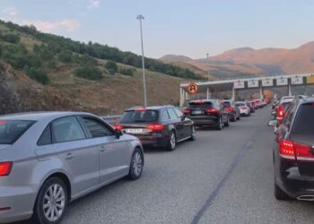 Fluks në pikën kufitare, nga Kosova drejt brigjeve shqiptare për pushime
