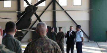 Nufi viziton Bazën Ajrore të Farkës: Mirënjohje për pilotët që po luftojnë zjarret