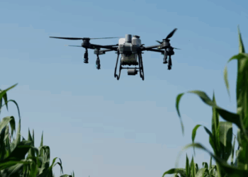Nga mjetet e luftës te fushat, BE shqyrton përdorimin e dronëve për pesticidet