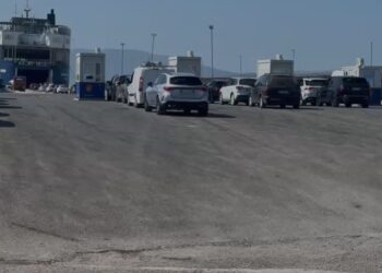 Sërish fluks i lartë në Portin e Vlorës, 995 pasagjerë dhe 265 automjete drejt Brindisit