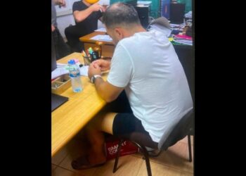 Duke folur para hetuesve, publikohet foto e Ergys Agasit në Policinë e Tiranës
