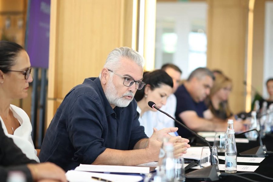 “Tirana do të ketë Orën e Dëgjesës”, ministri Gogu zbulon detaje nga mbledhja me Ramën