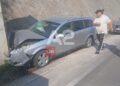 Aksident në aksin Tepelenë-Gjirokastër, makina përplaset me bordurën, gruaja transportohet në spital