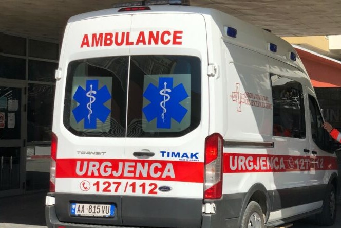 Tragjedi në Pogradec  37 vjeçarja shtatzënë humb jetën gjatë transportit drejt Tiranës  dyshohet për hemorragji të brendshme