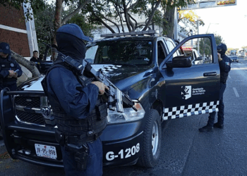 6 të plagosur pas shpërthimit të një makine-bombë përpara stacionit të policisë në Meksikë -