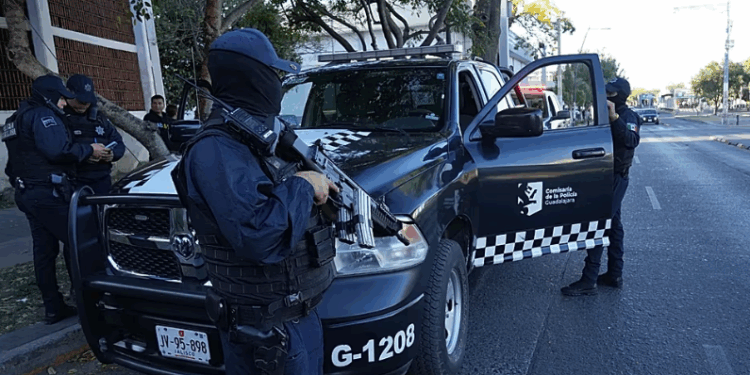6 të plagosur pas shpërthimit të një makine-bombë përpara stacionit të policisë në Meksikë -