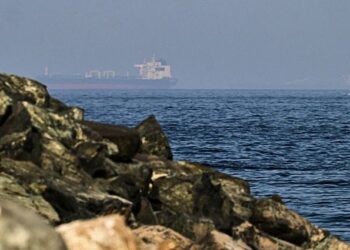 Emiratet e Bashkuara Arabe ndërpresin marrëdhëniet tregtare dhe financiare me Iranin pas sulmeve me raketa -