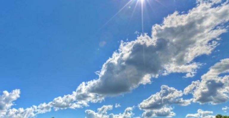 Moti ndryshon papritur  reshje shiu dhe shtrëngata në vend  ja parashikimi për ditën e sotme