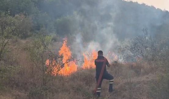 VIDEO  Flakët rrezikojnë banesat në Bulqizë