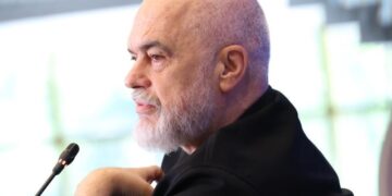 ‘Shpërthen numri i turistëve francezë në Shqipëri’, Rama: Rezervimet rritje me 288.2 përqind