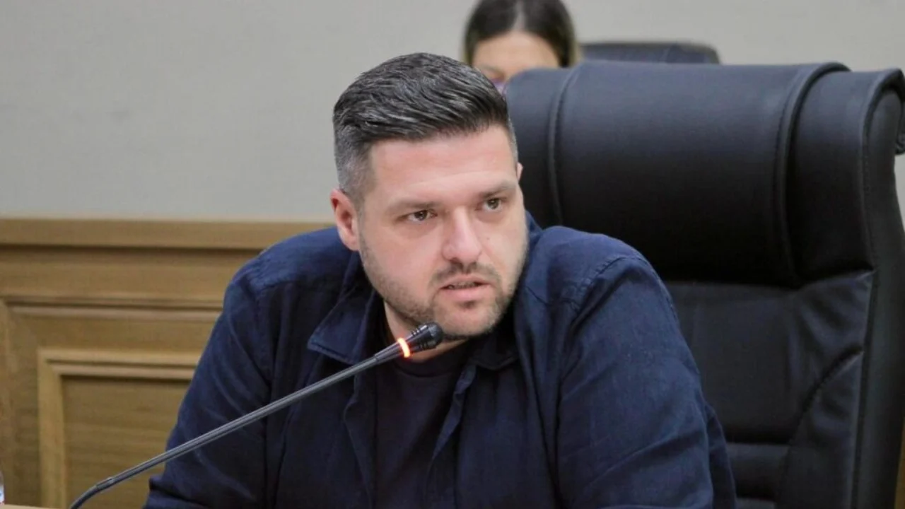 Shkrirja me Fierin  kryebashkiaku i Patosit kundër  Renditemi të 10 ët në Shqipëri  pse të humbasim statusin 