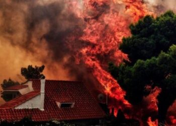 Greqi, ishujt në flakë/ Zjarret në Kretë, Paros dhe Lesbos. Digjen disa shtëpi, evakuohen banorët