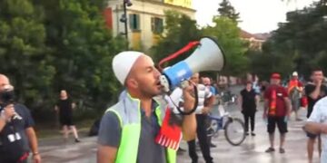 Dita e 64-t e tubimit, qytetarët protestojnë sërish në sheshin “Skënderbej”