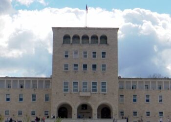 21 mijë maturantë garojnë në universitete, Xhelaj: 77% janë nxënës që mbaruan këtë vit