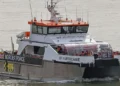 Ishin nisur drejt Britanisë së Madhe, merr flakë varka me emigrantë në Kanalin e La Manshit