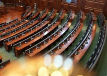 Takimi Kurti-Abdixhiku pa një marrëveshje për institucionet e reja, mbahet sot seanca konstituive e Kuvendit të Kosovës