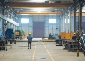 Të huajt në Shqipëri arrijnë rekordin e gati 39 mijë shtetasve, 60% e tyre për të punuar
