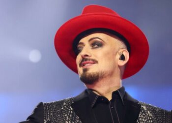 Kritikoi artistët pro-Izraelit nëpërmjet këngës së tij, Boy George tërhiqet nga koncerti në Londër
